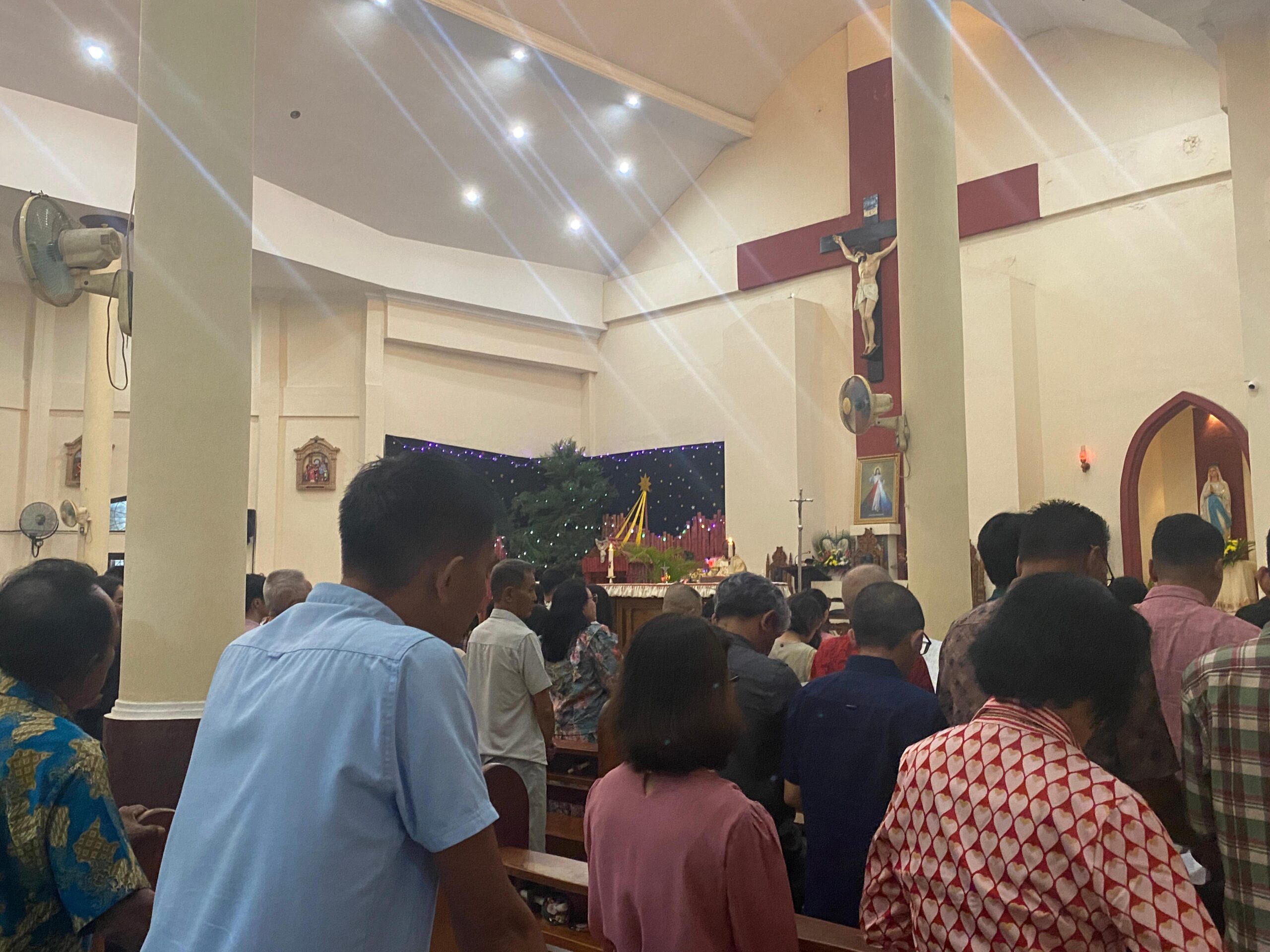 Umat Katolik Kotamobagu ikuti misa jelang Natal dengan khidmat