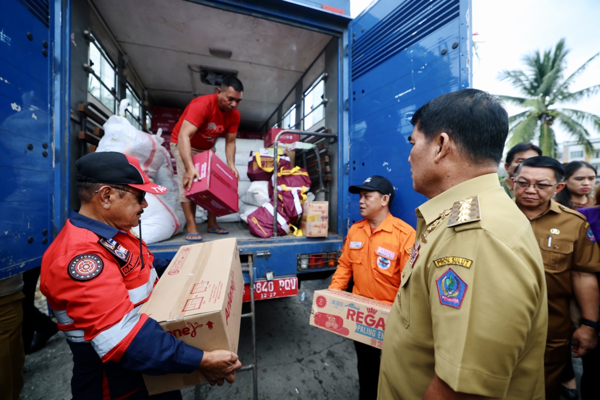 Yulius Selvanus kirim 500 personel dan bantuan logistik untuk korban banjir di Siau