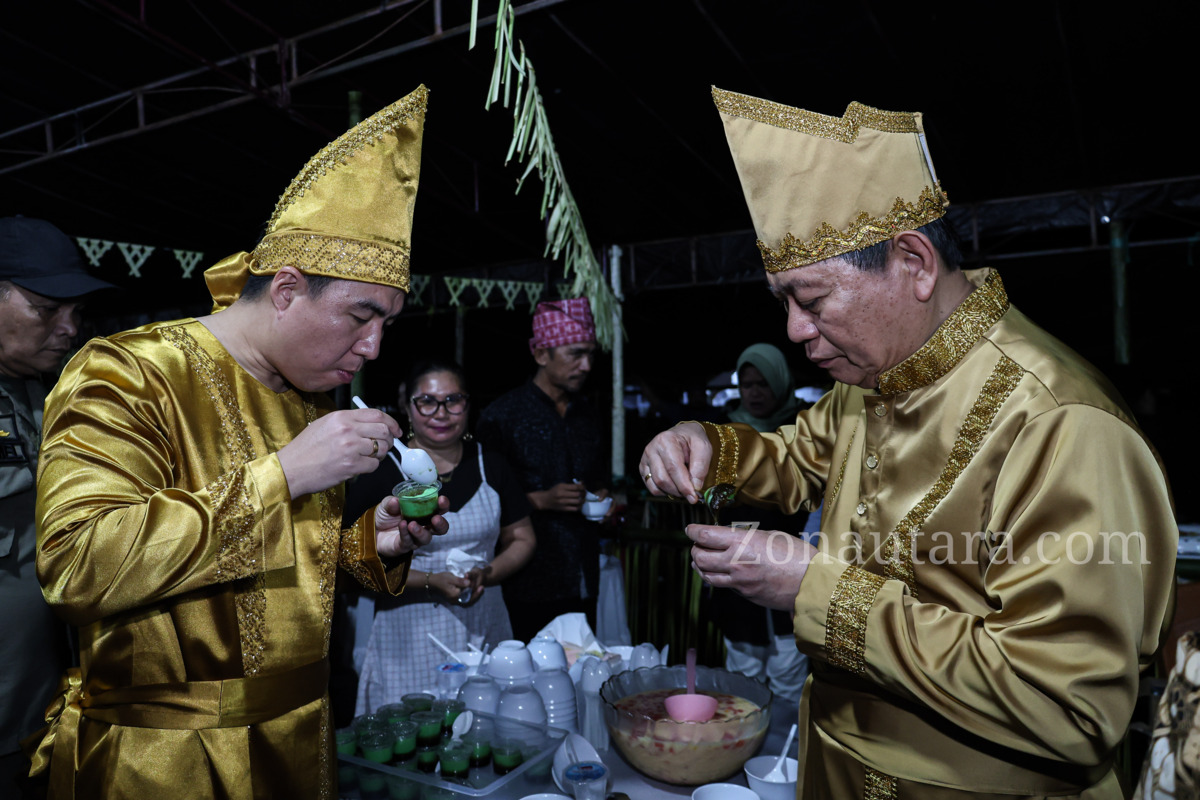 FOTO: Wagub Sulut mengikuti rangkaian upacara adat Tulude bersama Bupati dan Wakil Bupati Sangihe