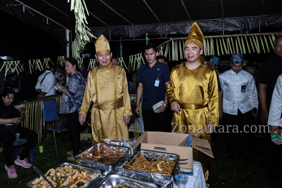 FOTO: Wagub Sulut mengikuti rangkaian upacara adat Tulude bersama Bupati dan Wakil Bupati Sangihe