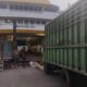 Truk pengangkut barang penyintas Gunung Ruang mulai kembali ke kapal di Dermaga Torosik