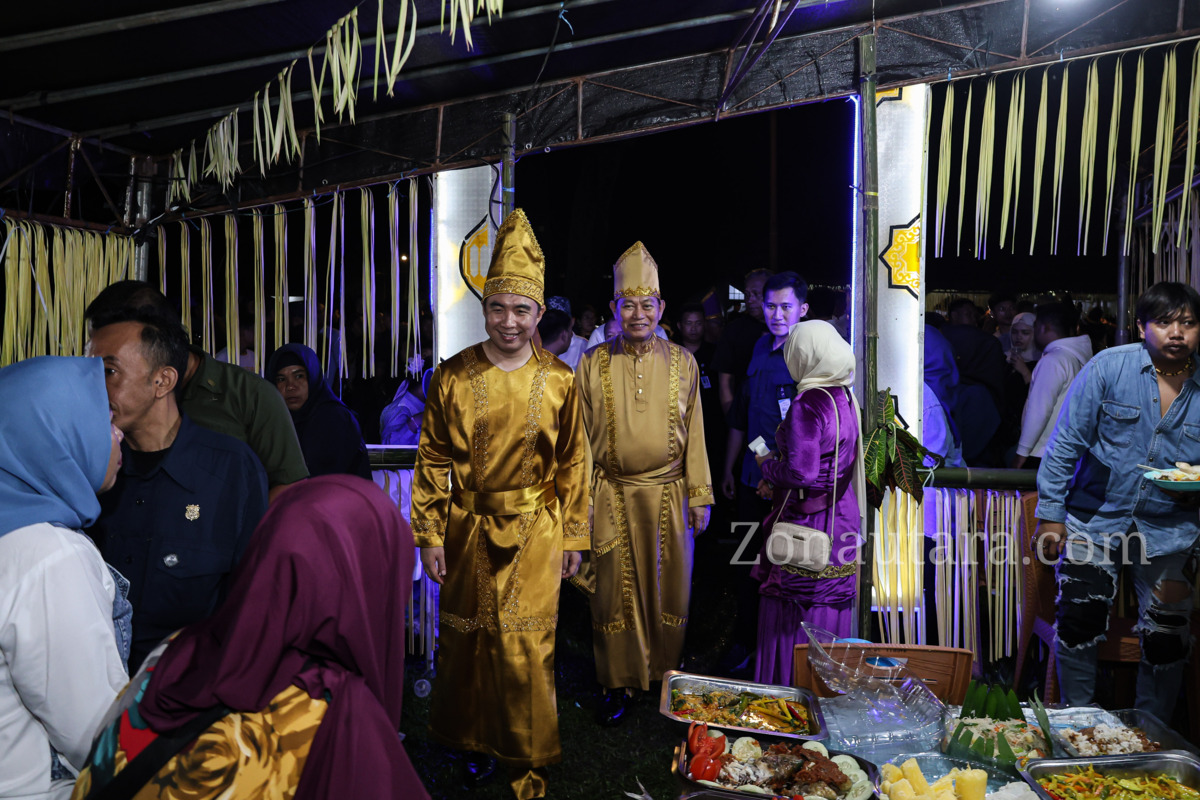 FOTO: Wagub Sulut mengikuti rangkaian upacara adat Tulude bersama Bupati dan Wakil Bupati Sangihe
