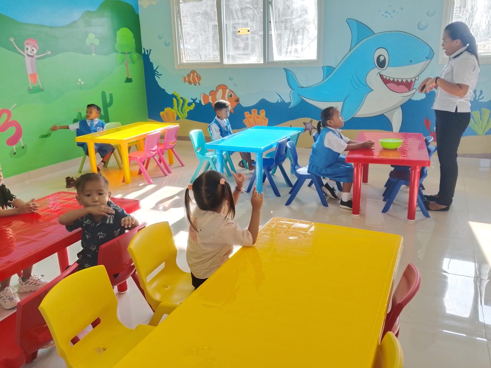 Dari belajar di rumah ke ruang kelas, anak-anak Huntap Modisi mulai sekolah 11 Dari belajar di rumah ke ruang kelas, anak-anak Huntap Modisi mulai sekolah