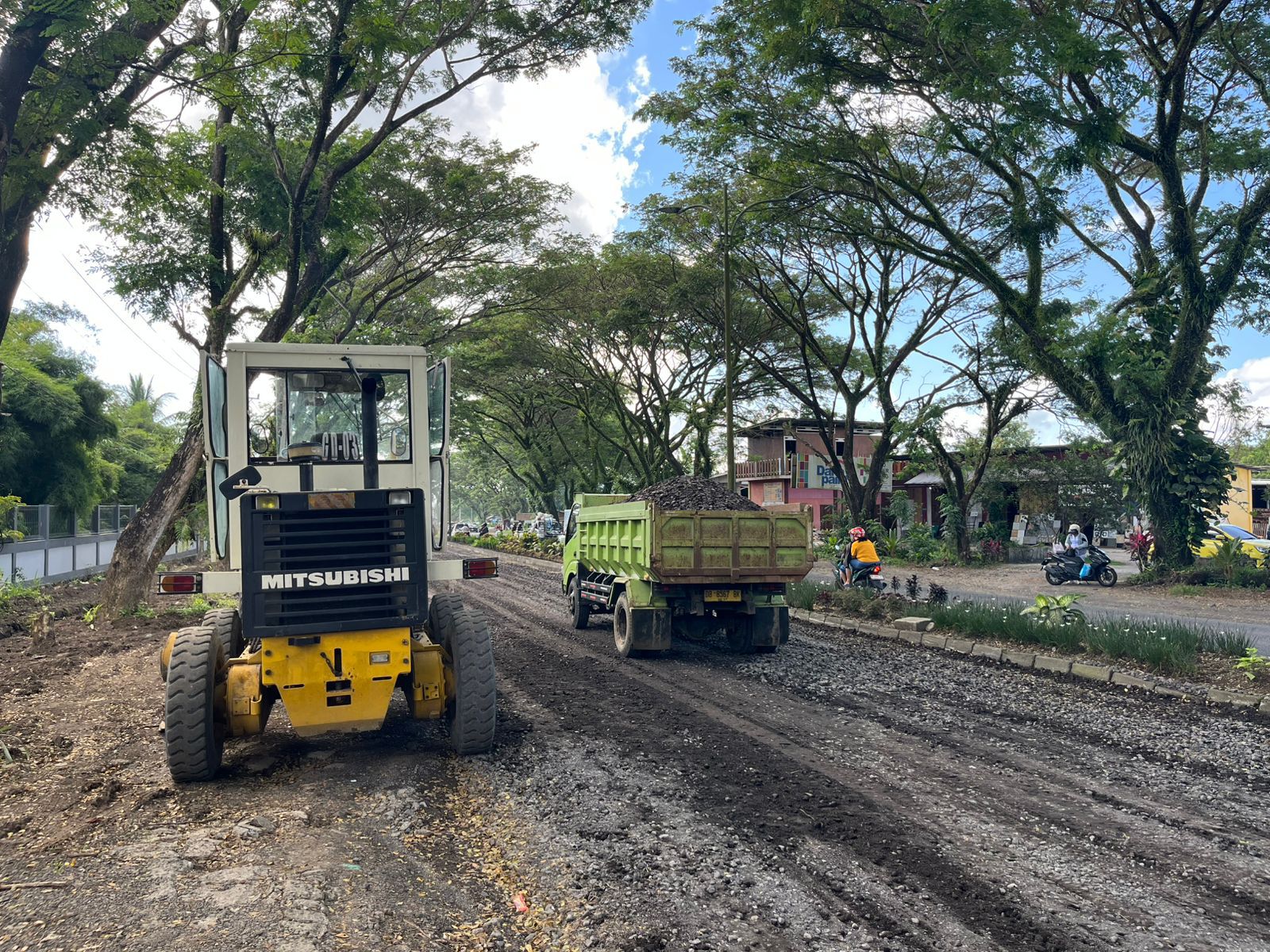 Perbaikan Jalan Ir. Soekarno mulai dikerjakan, Pemprov Sulut turunkan alat berat 8 Perbaikan Jalan Ir. Soekarno mulai dikerjakan, Pemprov Sulut turunkan alat berat
